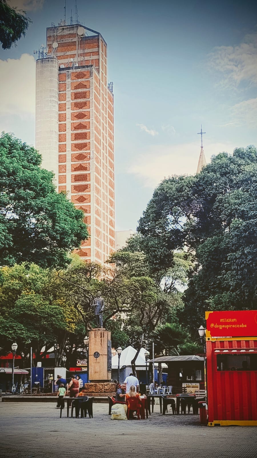 Roteiro sentimental de avenidas e ausências