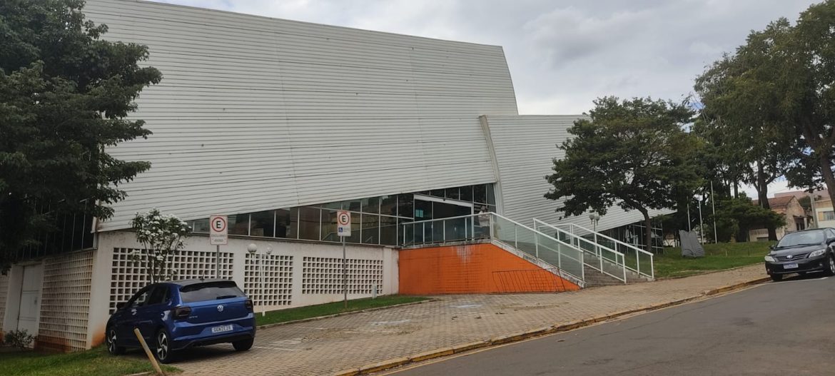 Diário da Biblioteca I : um retorno à leitura de livros emprestados