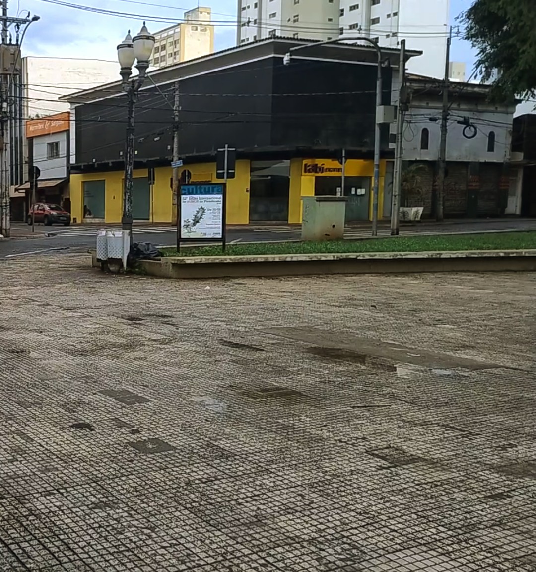 Calçadas Ameaçadoras: é o centro se desintegrando